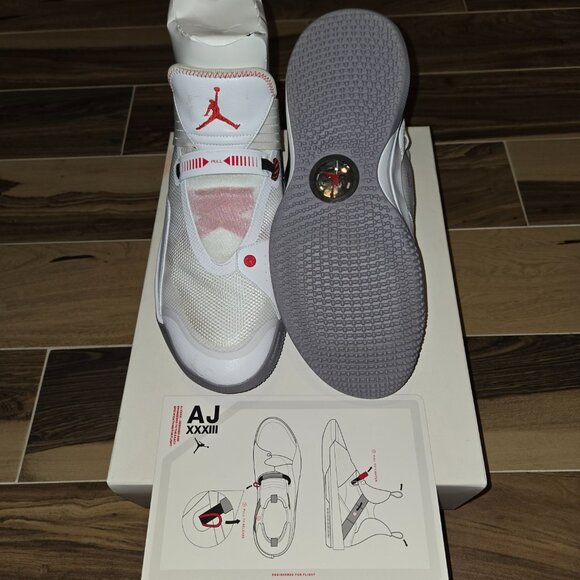 Jordan 33 low SE main image 7
